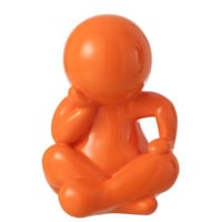 Beeldje marcel hars donkeroranje