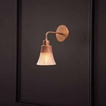 Eigentijdse koperen wandlamp | Strak en verfijnd decor