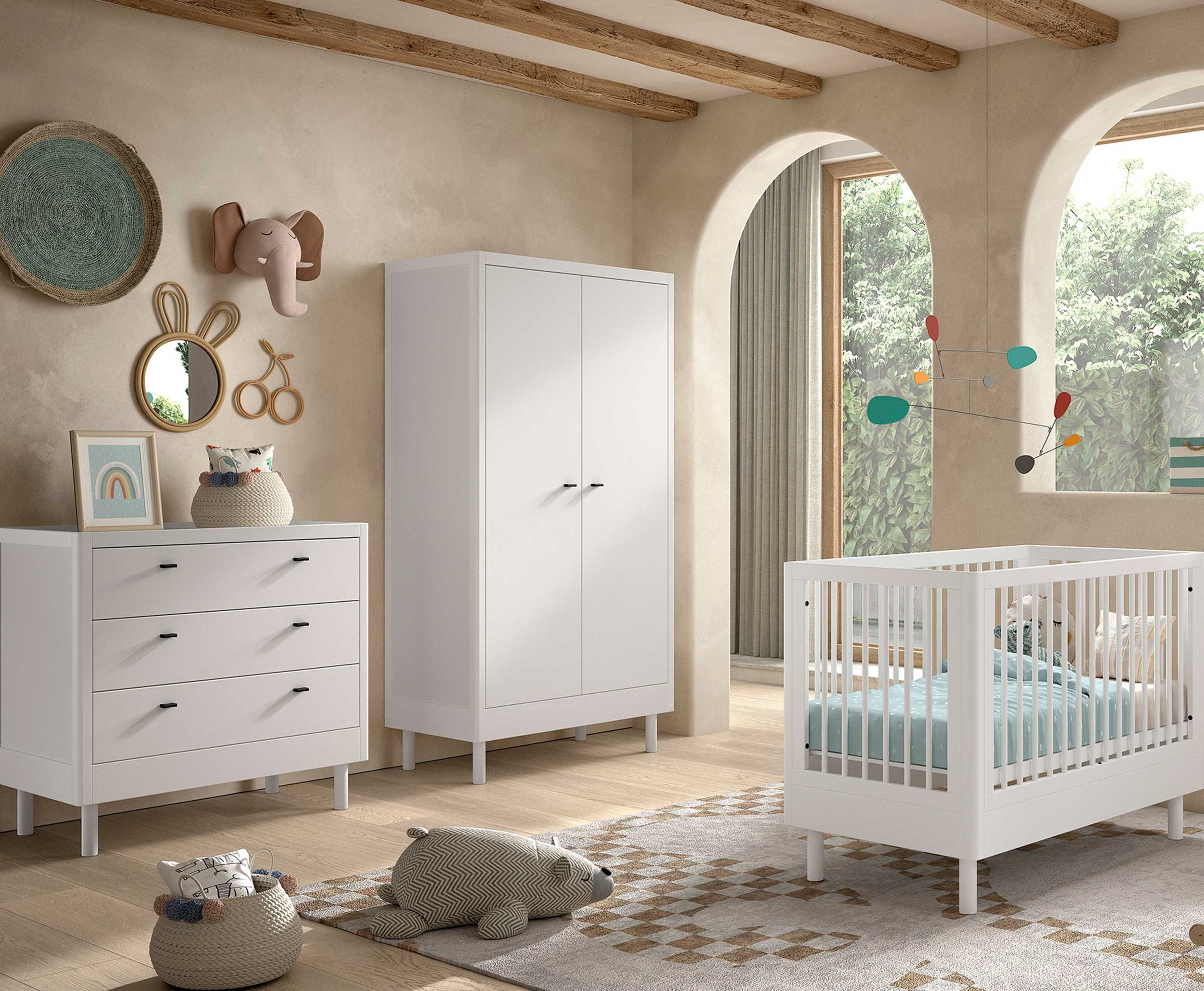 Chambre bébé Forrest: lit bébé 60x120cm, commode, armoire - bois de hêtre blanc Chambre bébé Forrest: lit bébé 60x120cm, commode, armoire - bois de hêtre blanc
